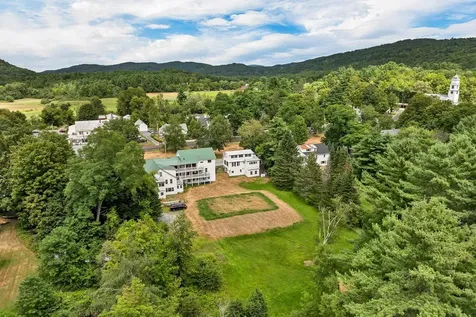 6 On The Common Lyme NH 03768