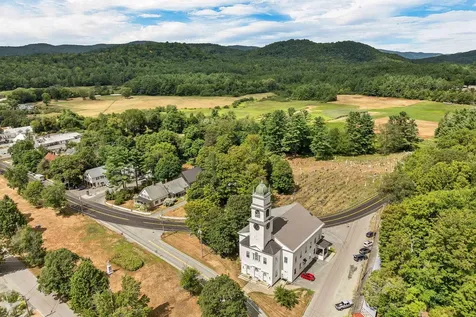 6 On The Common Lyme NH 03768