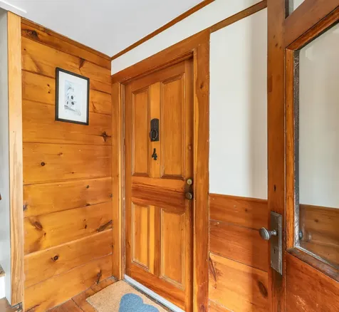 6 On The Common Lyme NH 03768