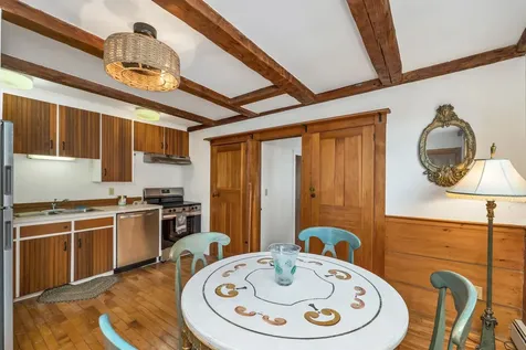 6 On The Common Lyme NH 03768