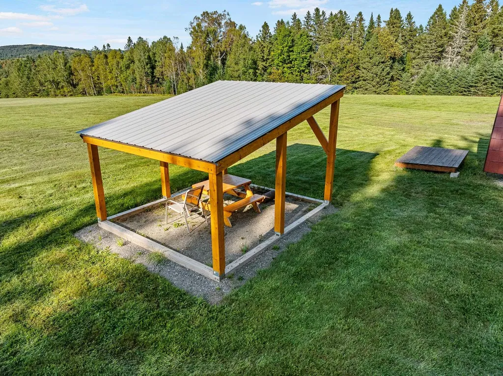 - Harry's Way Colebrook NH 03576