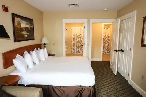 225/227 Qtr. I I Jackson Gore Inn Ludlow VT 05149