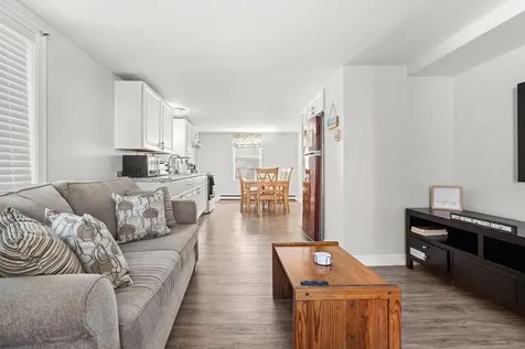 8 Commonwealth Avenue Salisbury MA 01952