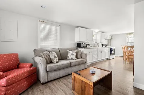 8 Commonwealth Avenue Salisbury MA 01952