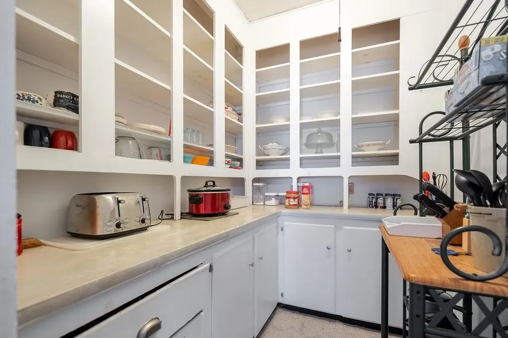 18 Oak Hill Avenue Littleton NH 03561