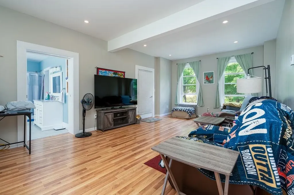 18 Oak Hill Avenue Littleton NH 03561