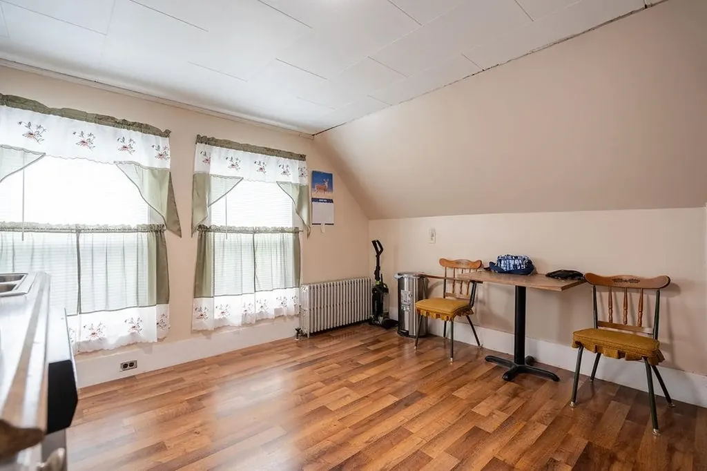 18 Oak Hill Avenue Littleton NH 03561