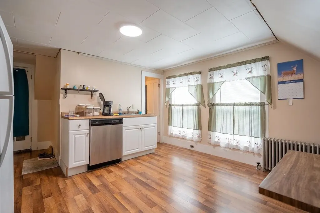 18 Oak Hill Avenue Littleton NH 03561