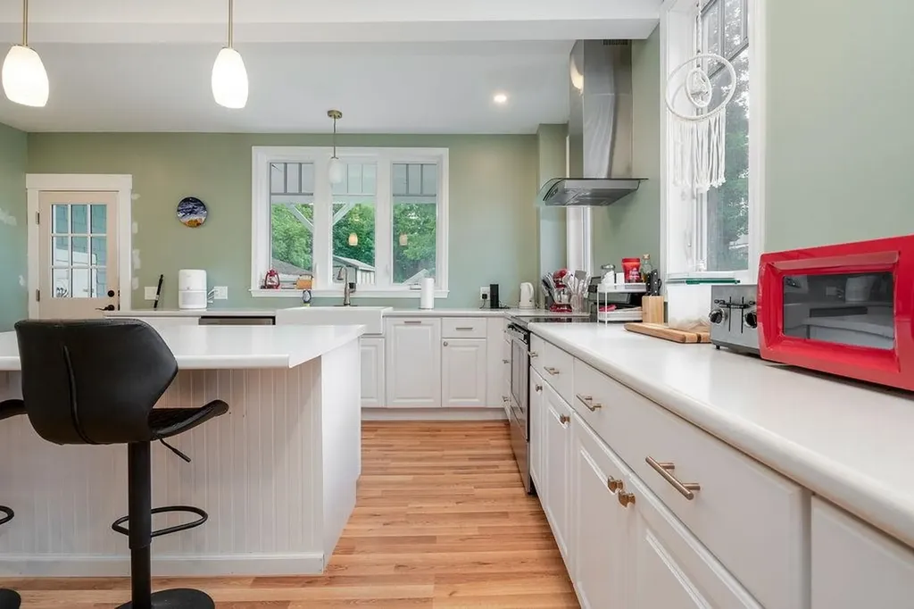 18 Oak Hill Avenue Littleton NH 03561