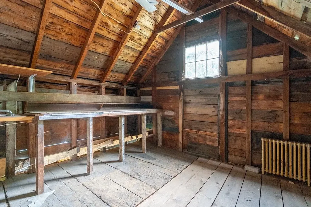 18 Oak Hill Avenue Littleton NH 03561