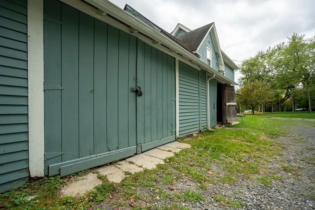 18 Oak Hill Avenue Littleton NH 03561