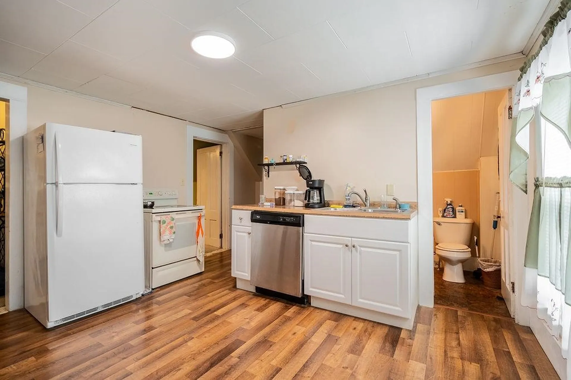 18 Oak Hill Avenue Littleton NH 03561