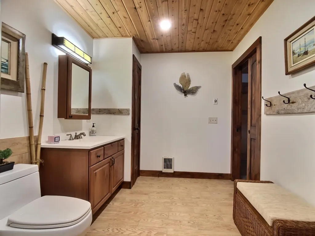 1099 E Shore Road Isle La Motte VT 05463