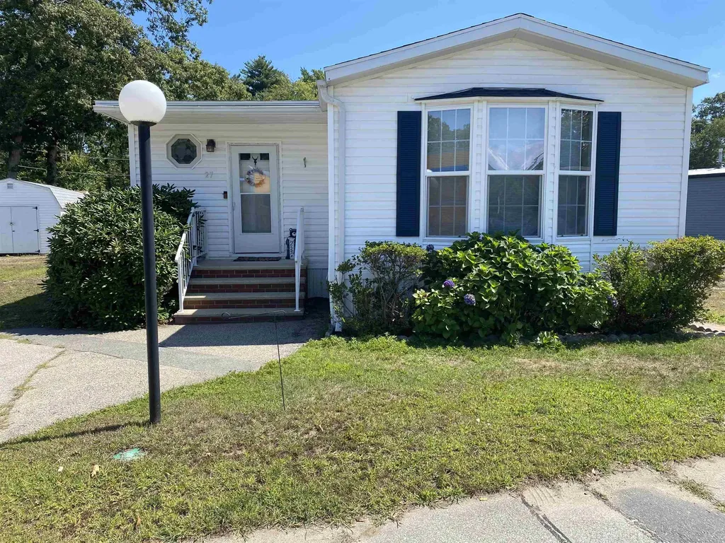 27 Stacey Avenue Seabrook NH 03874