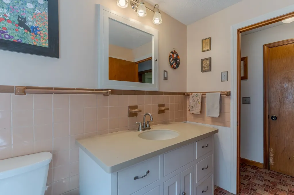 15 Allens Avenue Lee NH 03861