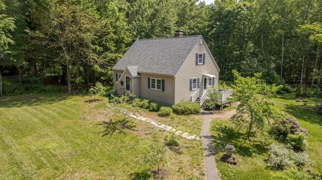 15 Allens Avenue Lee NH 03861