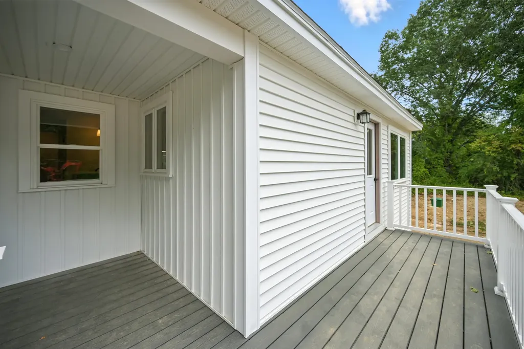 61 Sargent Road Sandown NH 03873