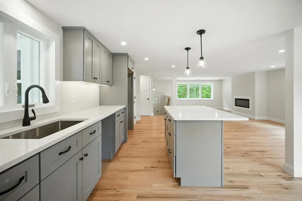 61 Sargent Road Sandown NH 03873