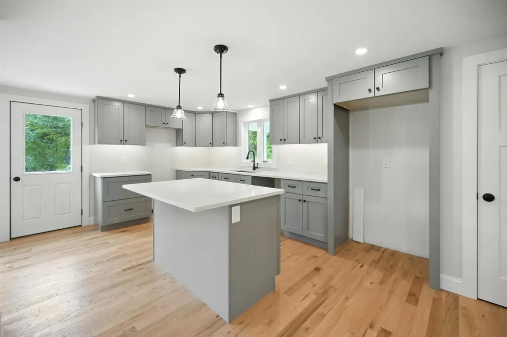 61 Sargent Road Sandown NH 03873