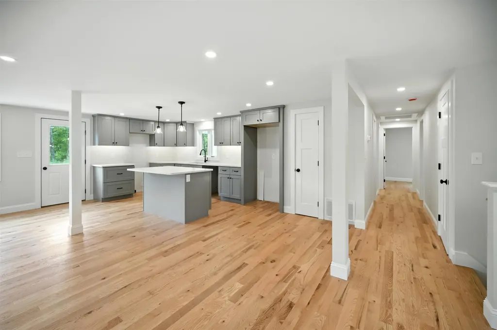 61 Sargent Road Sandown NH 03873