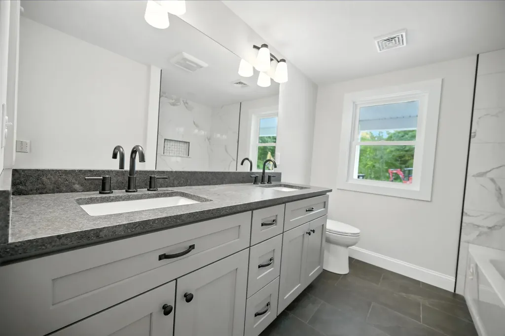 61 Sargent Road Sandown NH 03873