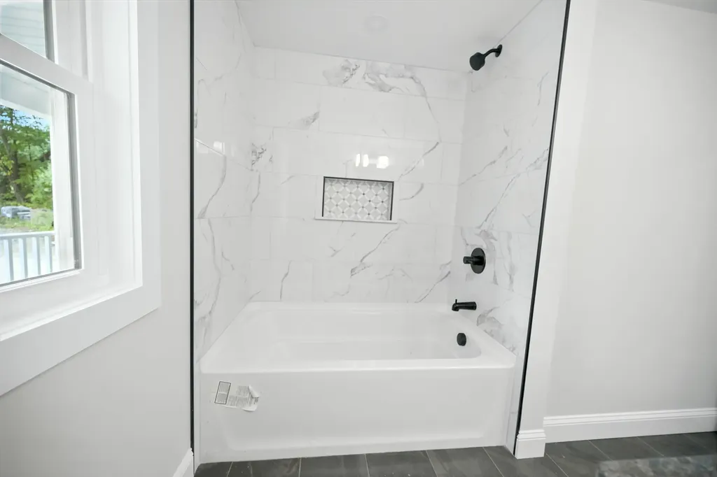 61 Sargent Road Sandown NH 03873