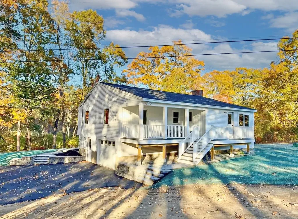 61 Sargent Road Sandown NH 03873