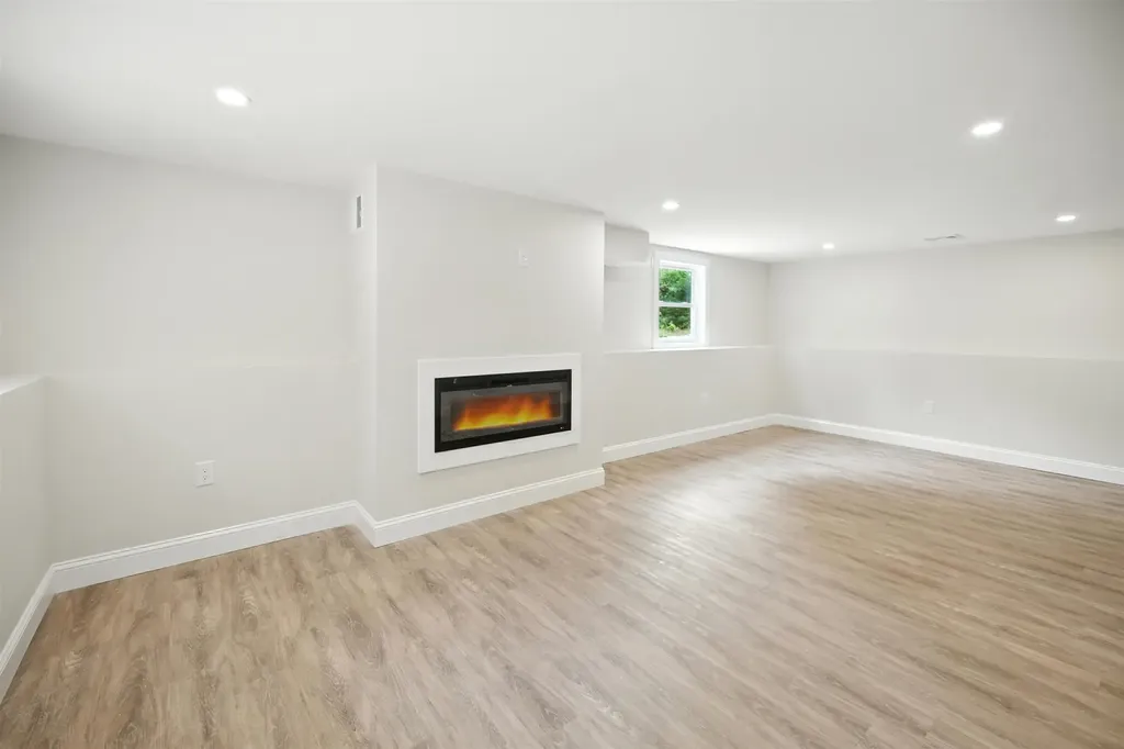 61 Sargent Road Sandown NH 03873