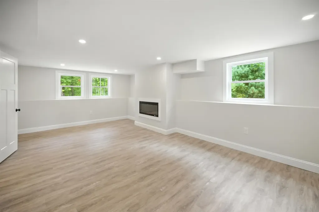 61 Sargent Road Sandown NH 03873