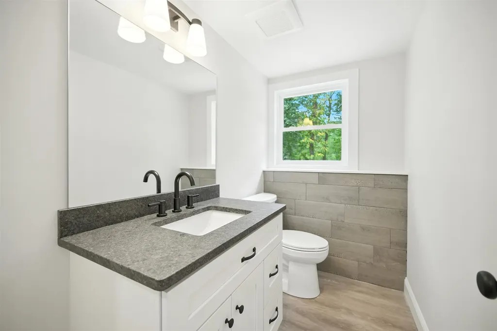 61 Sargent Road Sandown NH 03873