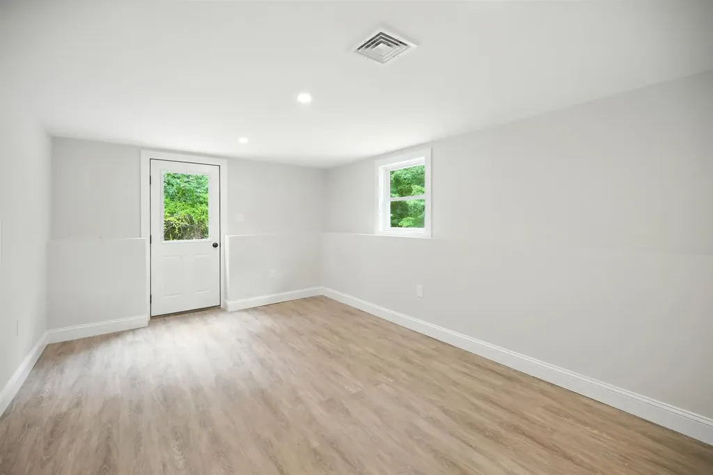 61 Sargent Road Sandown NH 03873