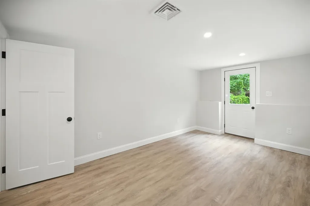 61 Sargent Road Sandown NH 03873