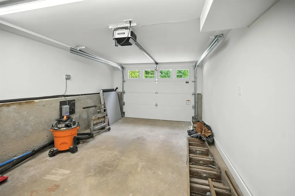 61 Sargent Road Sandown NH 03873