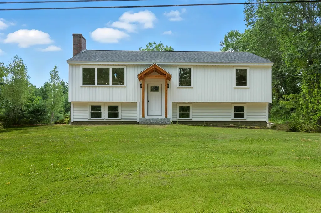 61 Sargent Road Sandown NH 03873