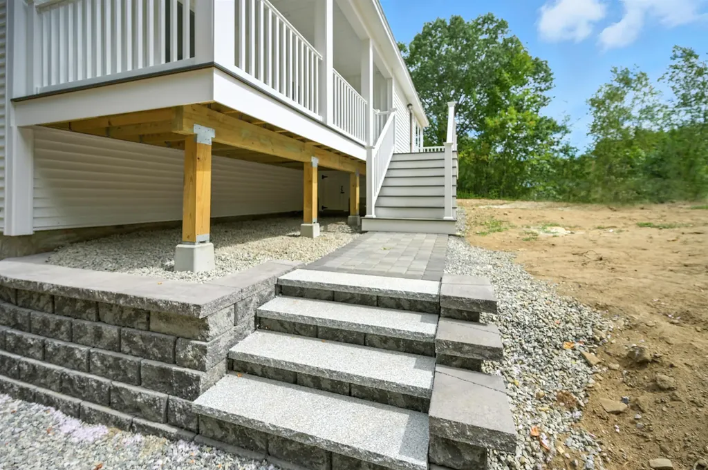 61 Sargent Road Sandown NH 03873