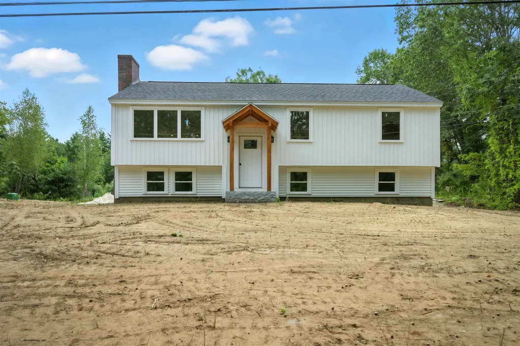 61 Sargent Road Sandown NH 03873