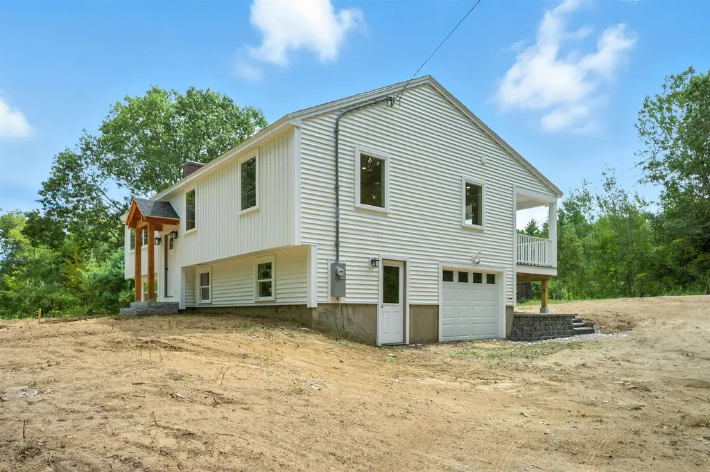 61 Sargent Road Sandown NH 03873