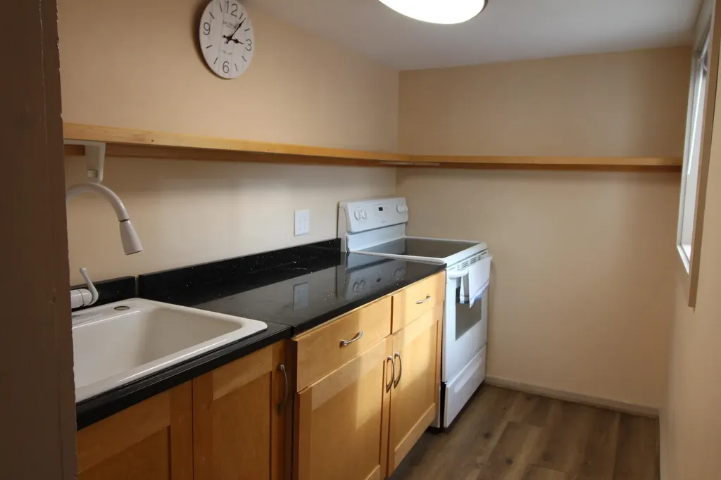 27 Centenary Avenue Laconia NH 03246