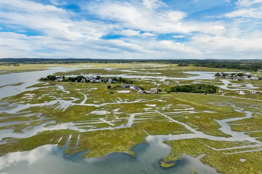 190 Island Path Hampton NH 03842