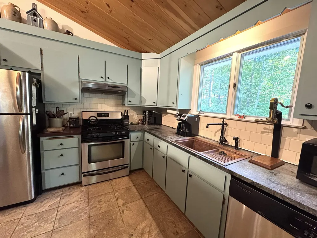 17 South Hill Street Ludlow VT 05149
