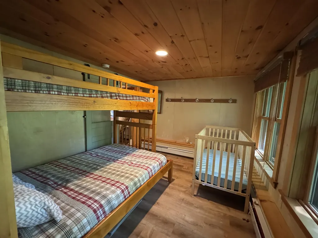 17 South Hill Street Ludlow VT 05149