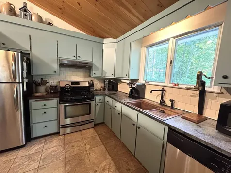 17 South Hill Street Ludlow VT 05149