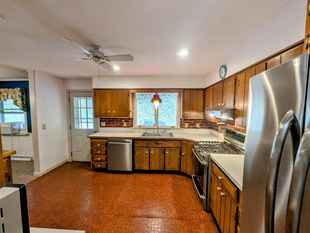 69 Stevens Road Charlestown NH 03603