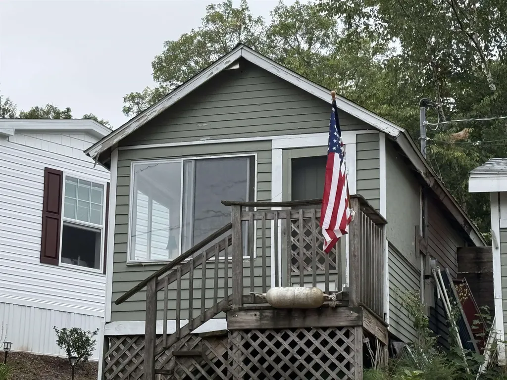 24 Dock Road Gilford NH 03249