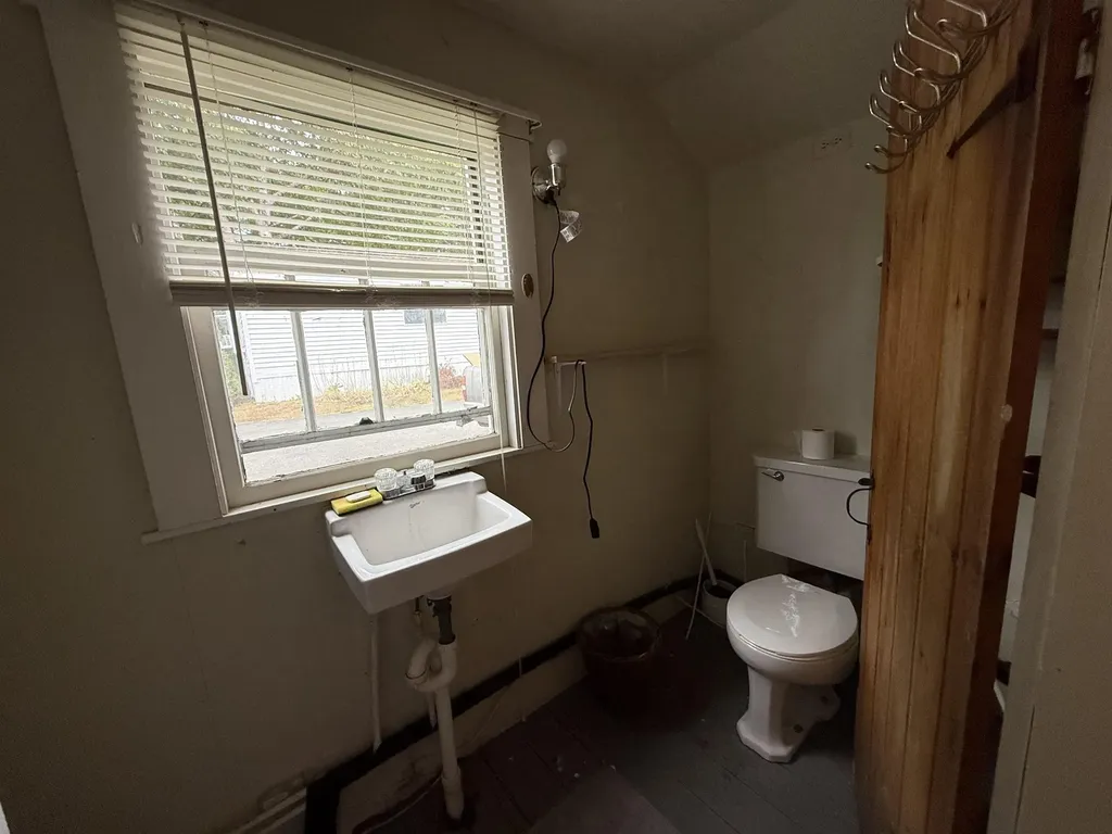 24 Dock Road Gilford NH 03249