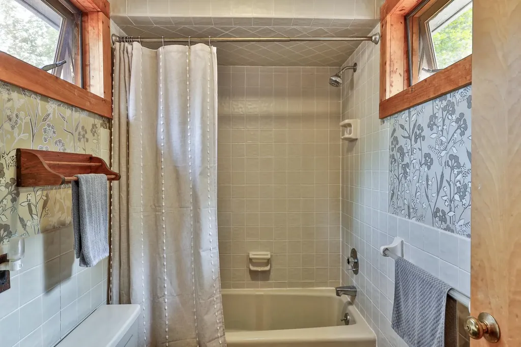 1923 North Hill Road Andover VT 05143