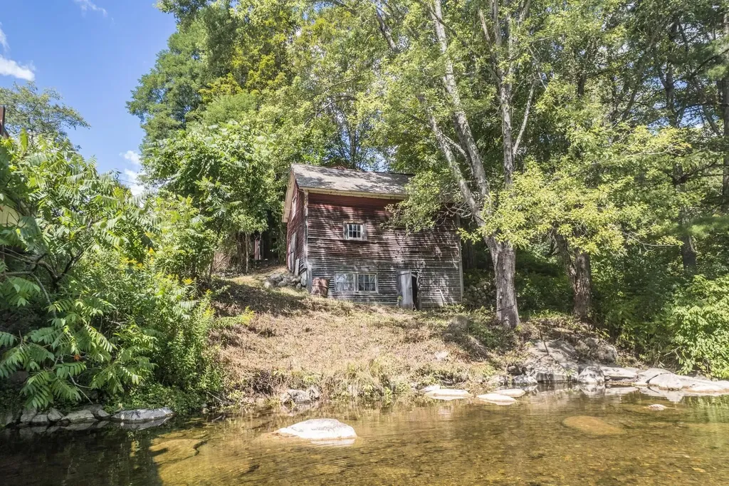 127 Clarendon Springs Lane Clarendon VT 05777