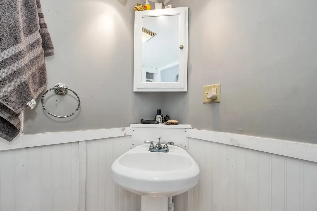 288 N. River Road Epping NH 03042