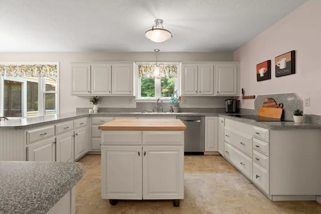 6 Winterberry Drive Amherst NH 03031
