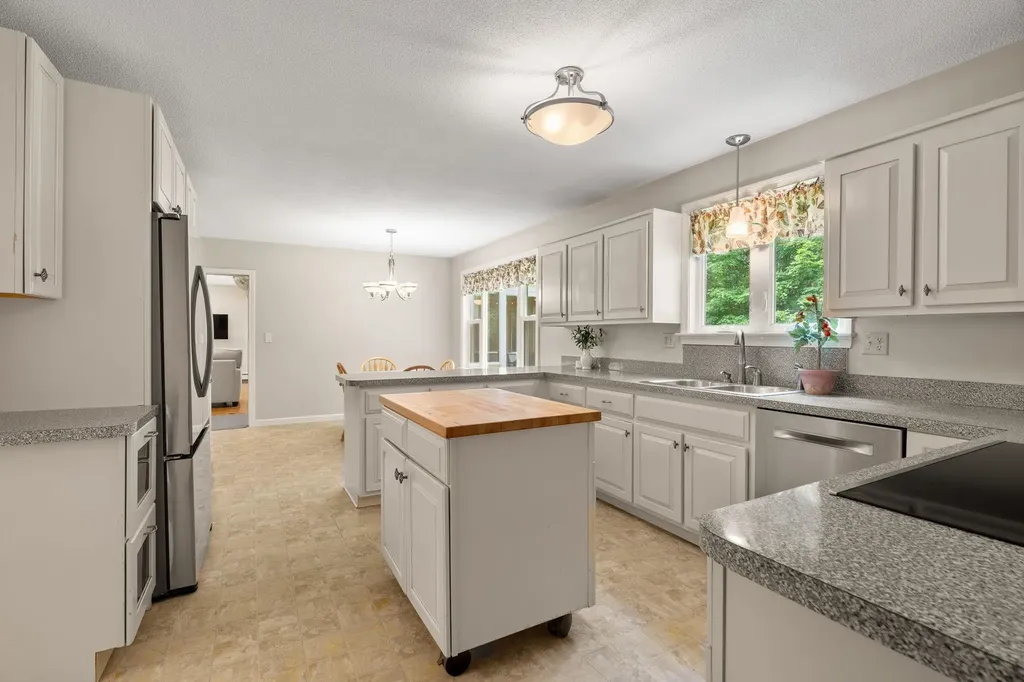 6 Winterberry Drive Amherst NH 03031